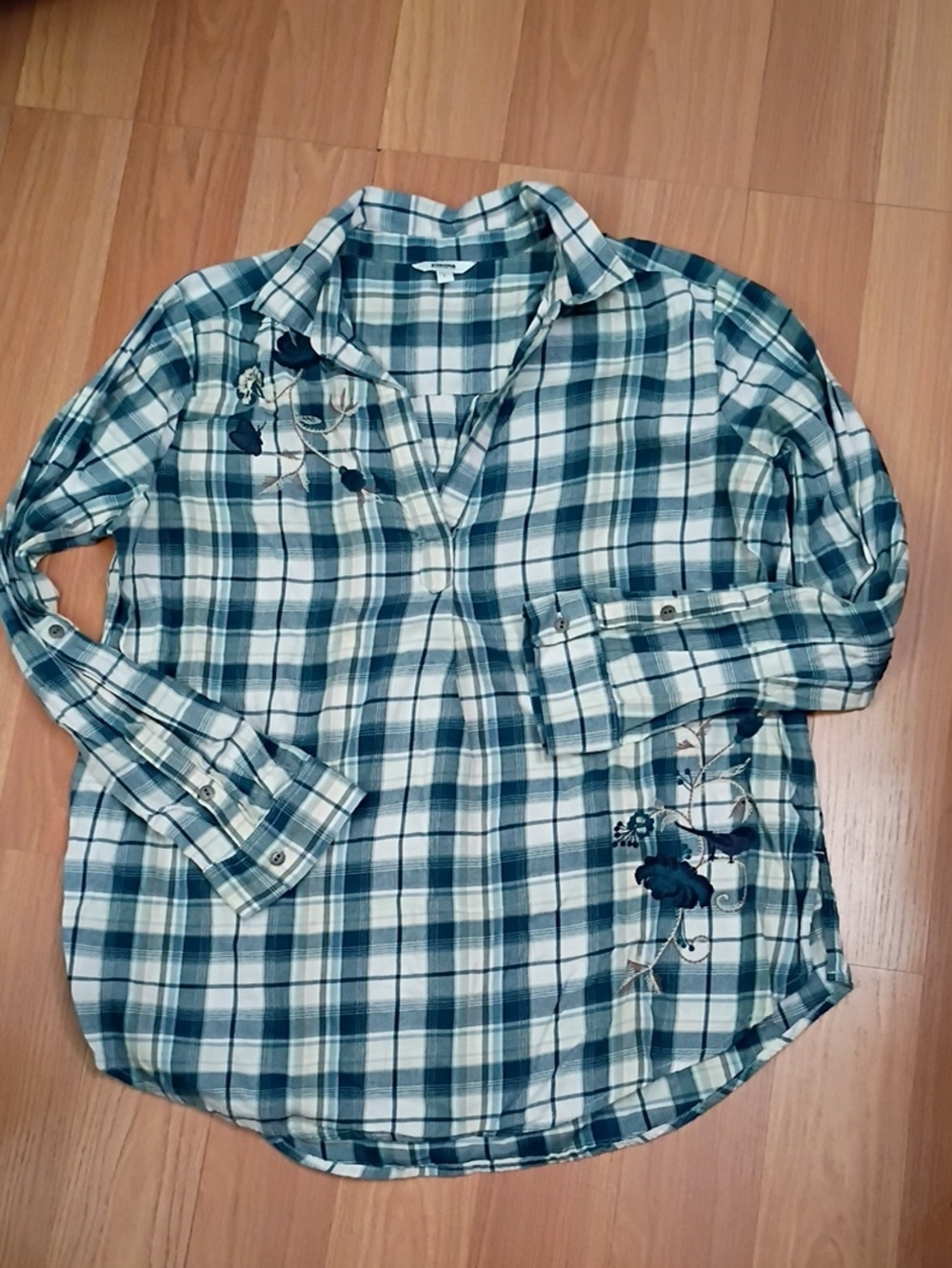 Plaid Long Sleeve V-Neck Shirt with Floral Embroidery - Teal/White